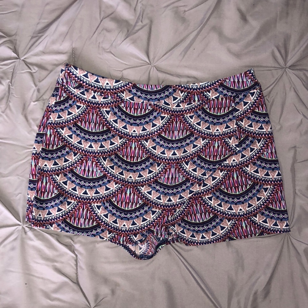 Multi pattern shorts